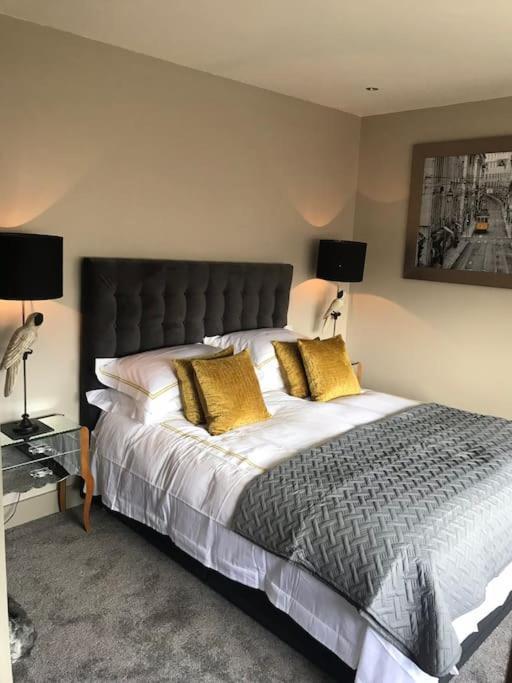 Luxury Central Tunbridge Wells With Free Parking Apartment Exterior foto